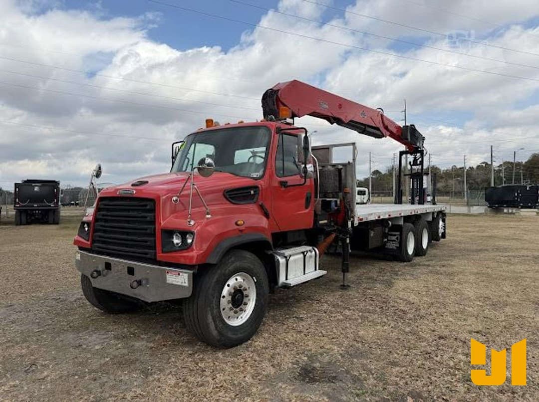 Image of Freightliner 114SD Primary image