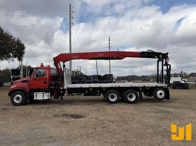 Image of Freightliner 114SD equipment image 3
