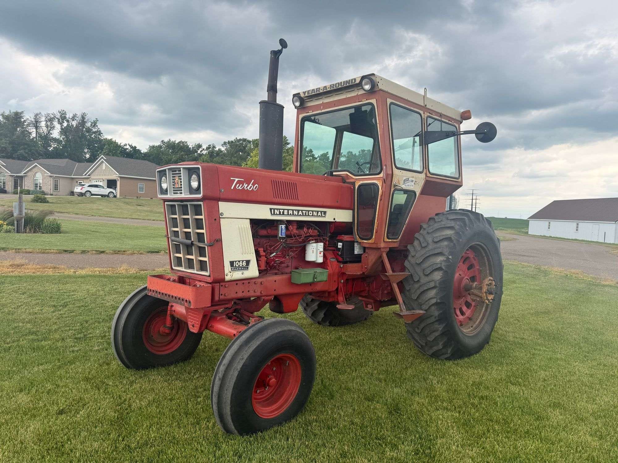 1972 International Harvester 1066 Equipment Image0
