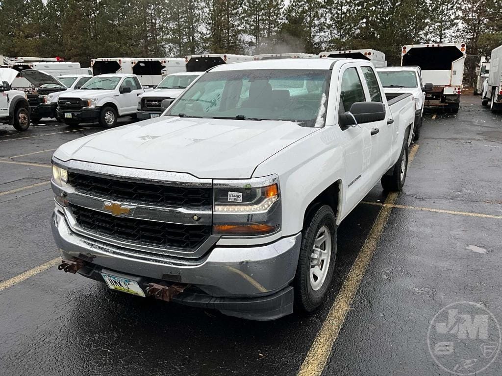 2018 Chevrolet Silverado Equipment Image0