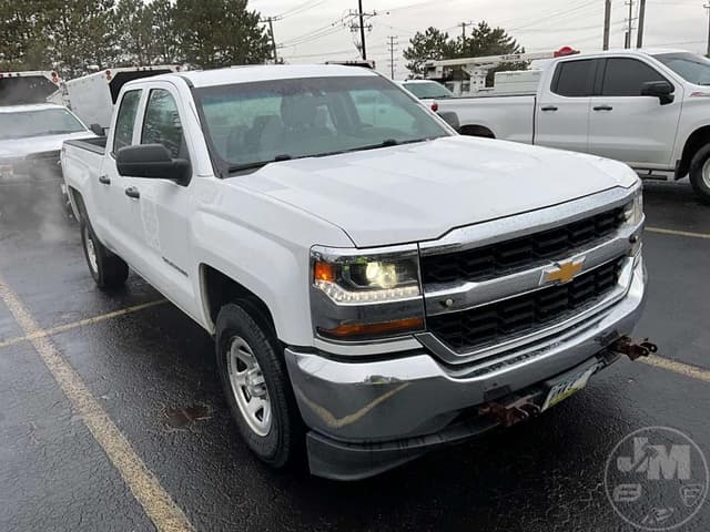 Image of Chevrolet Silverado equipment image 2