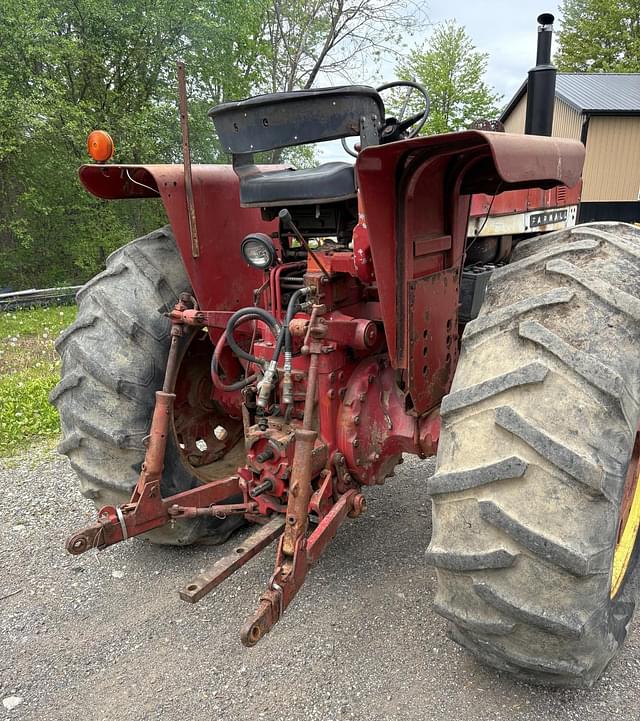 Image of Farmall 706 equipment image 2