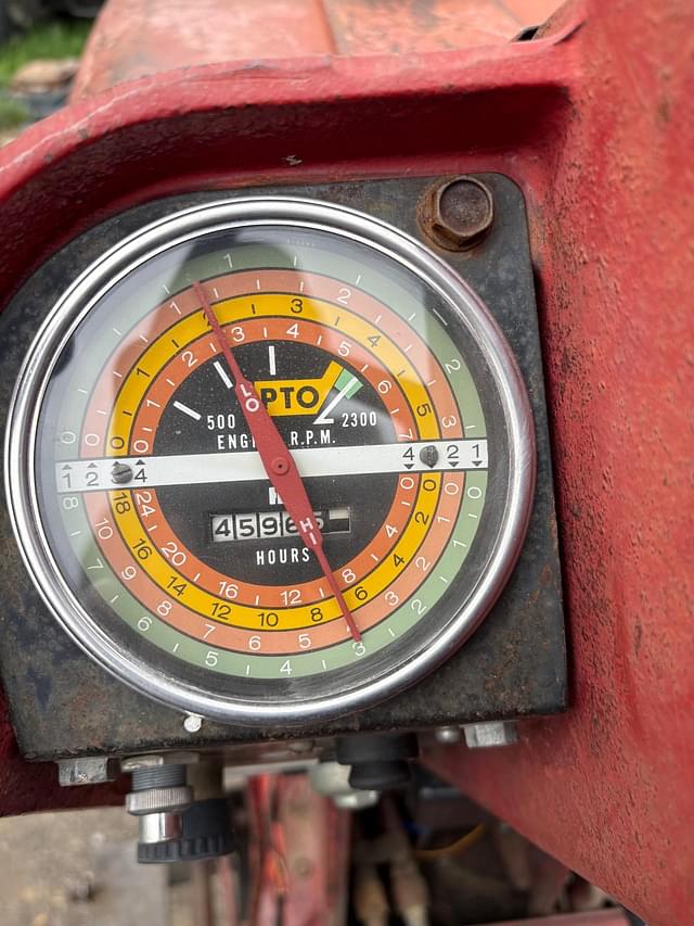 Image of Farmall 706 equipment image 4
