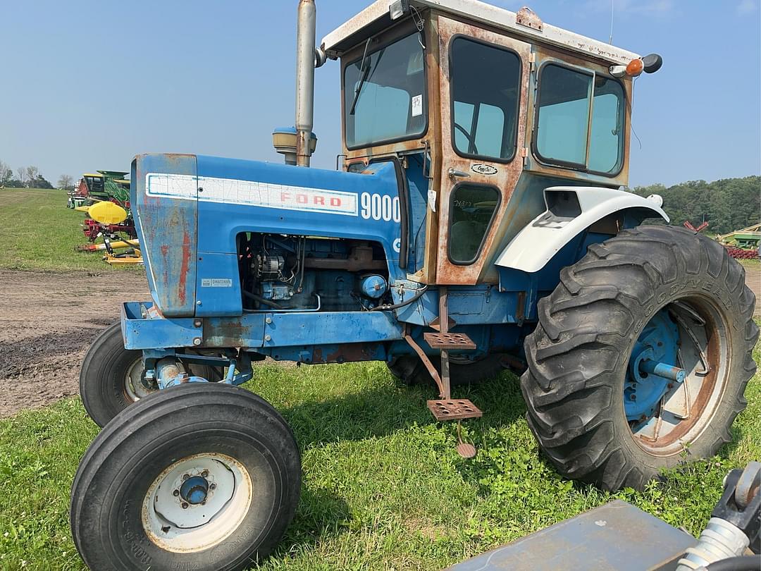 Image of Ford 9000 Primary image