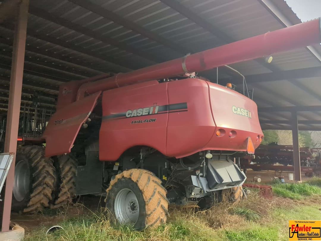 Image of Case IH 7010 Primary image