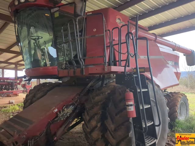 Image of Case IH 7010 equipment image 3