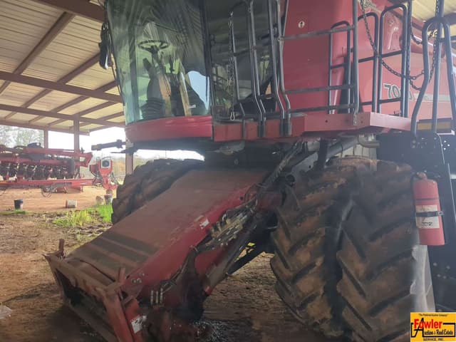 Image of Case IH 7010 equipment image 4