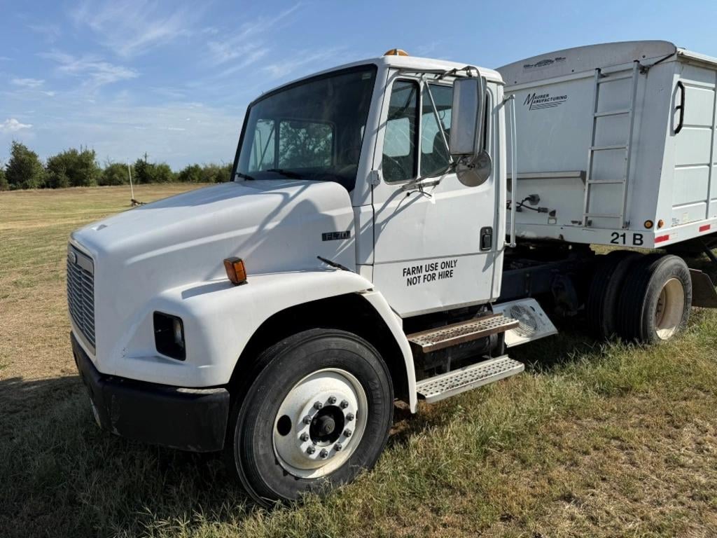 1999 Freightliner FL70 Equipment Image0