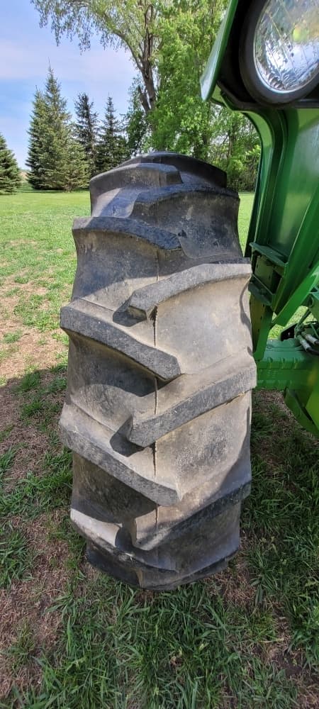 Image of John Deere 3020 equipment image 4