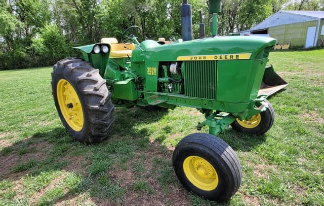 Image of John Deere 3020 equipment image 1