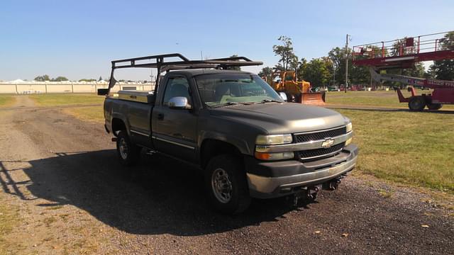 Image of Chevrolet 2500HD equipment image 2