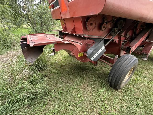 Image of International Harvester 1460 equipment image 3