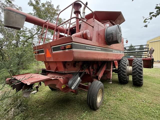 Image of International Harvester 1460 equipment image 2