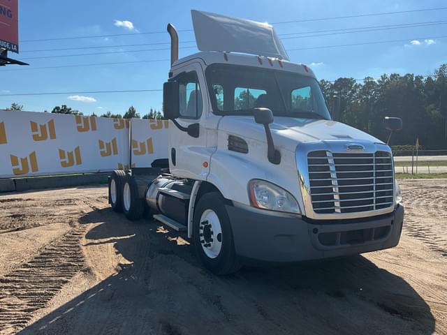 Image of Freightliner Cascadia equipment image 2