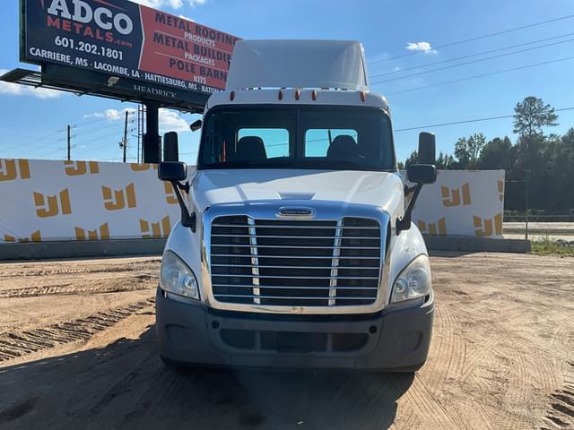 Image of Freightliner Cascadia equipment image 1