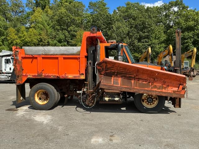 Image of International 7500 equipment image 3