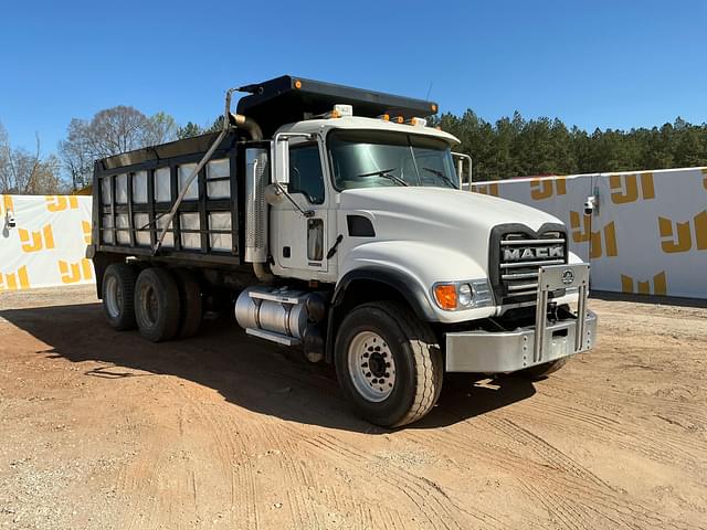 Image of Mack Granite CV713 equipment image 2