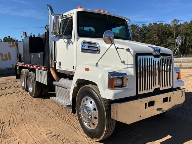 Image of Western Star 4700SF equipment image 2
