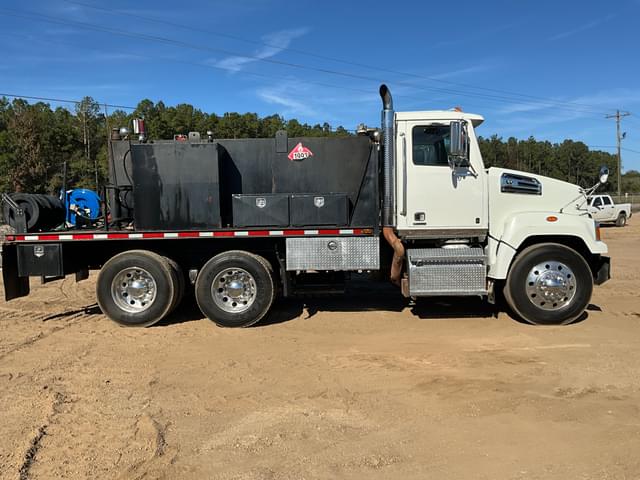 Image of Western Star 4700SF equipment image 3