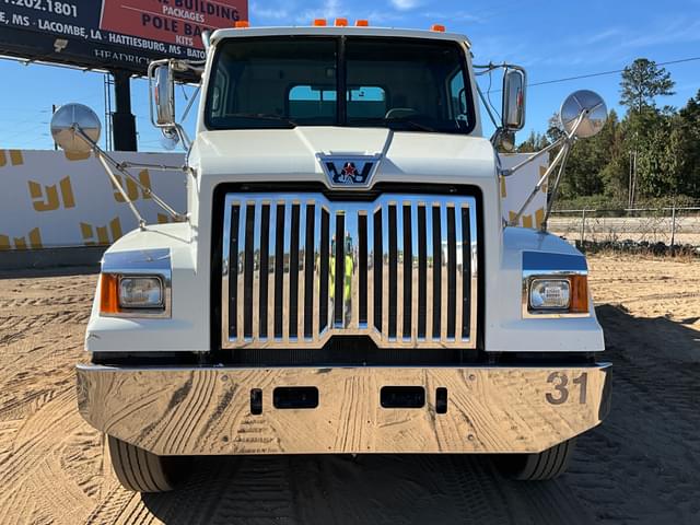 Image of Western Star 4700SF equipment image 1