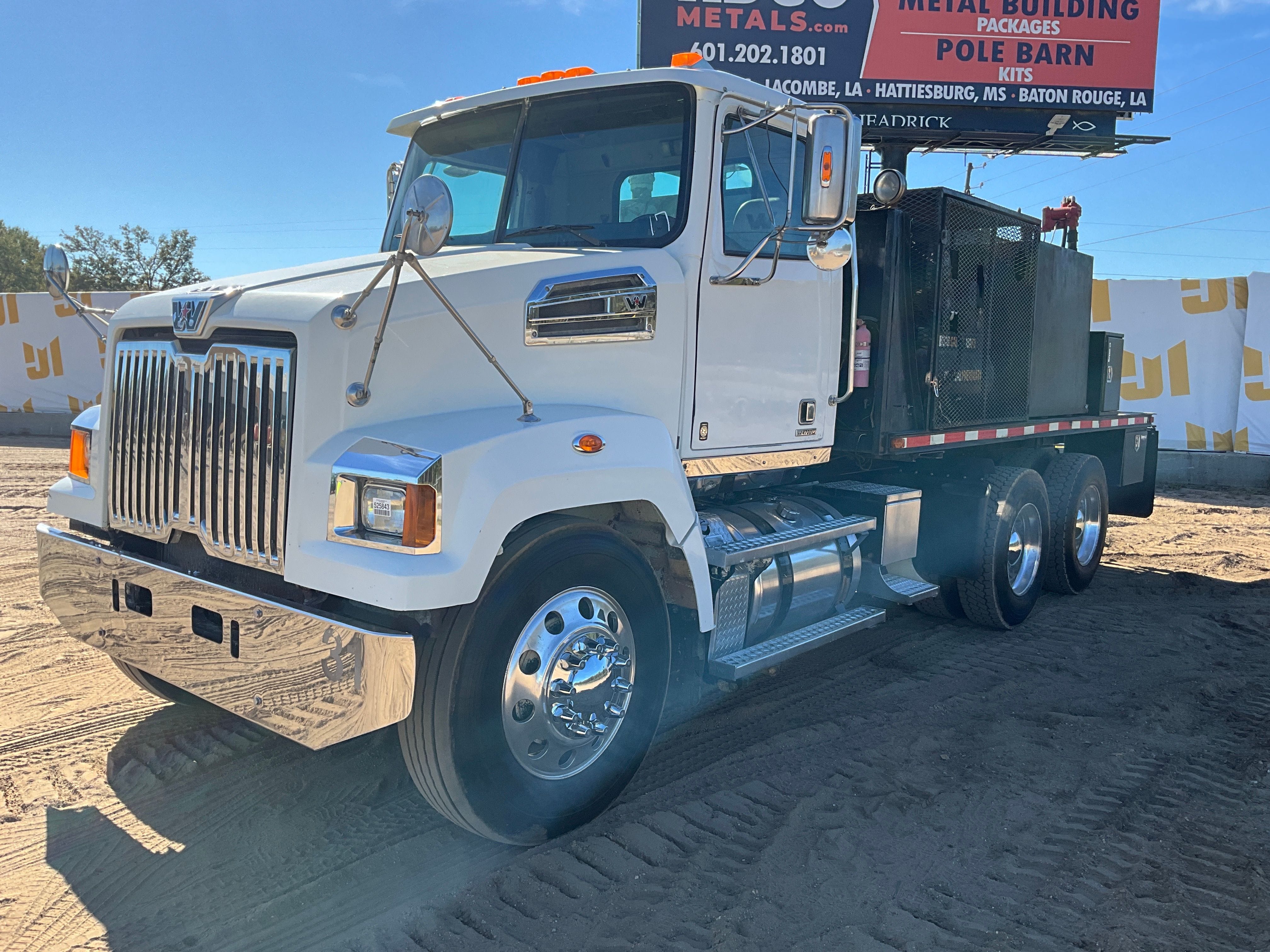 2017 Western Star 4700SF Equipment Image0