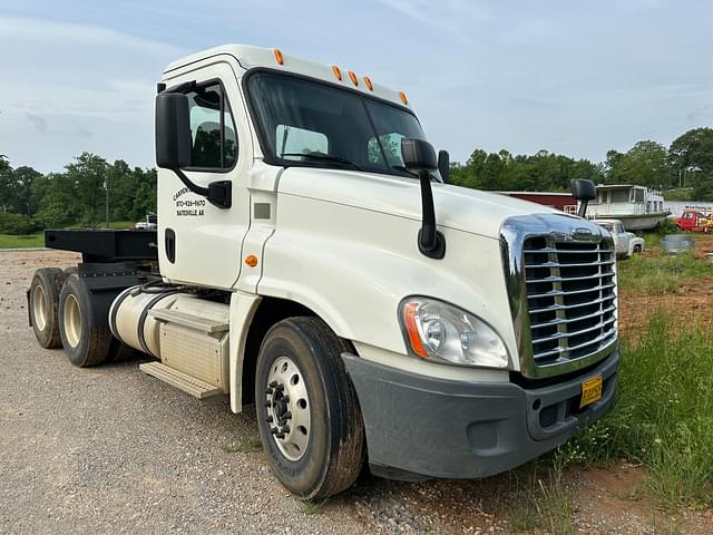 Image of Freightliner Undetermined equipment image 1