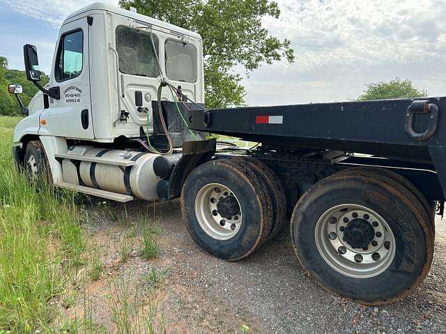 Image of Freightliner Undetermined equipment image 3