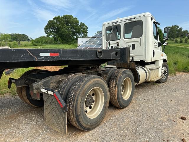 Image of Freightliner Undetermined equipment image 2