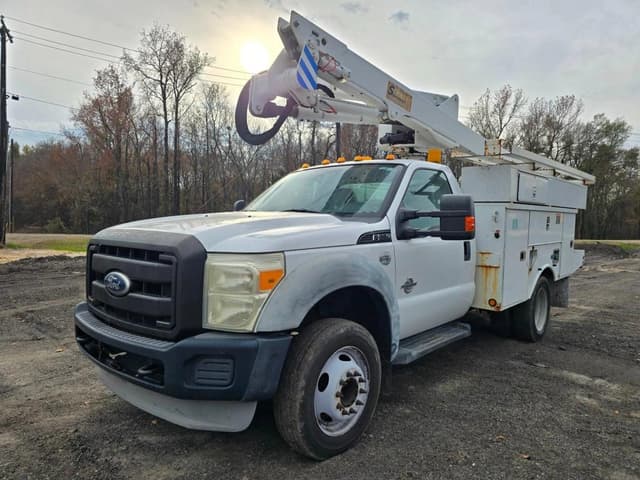 Image of Ford F-550 equipment image 2
