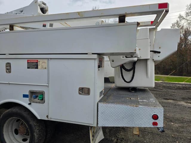 Image of Ford F-550 equipment image 4