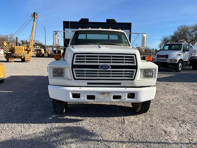 Image of Ford F-700 equipment image 1