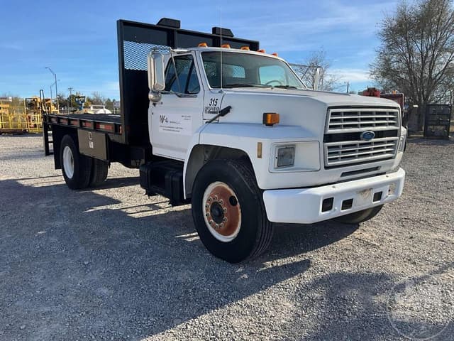 Image of Ford F-700 equipment image 2