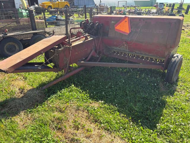 Image of New Holland Hayliner 68 equipment image 3