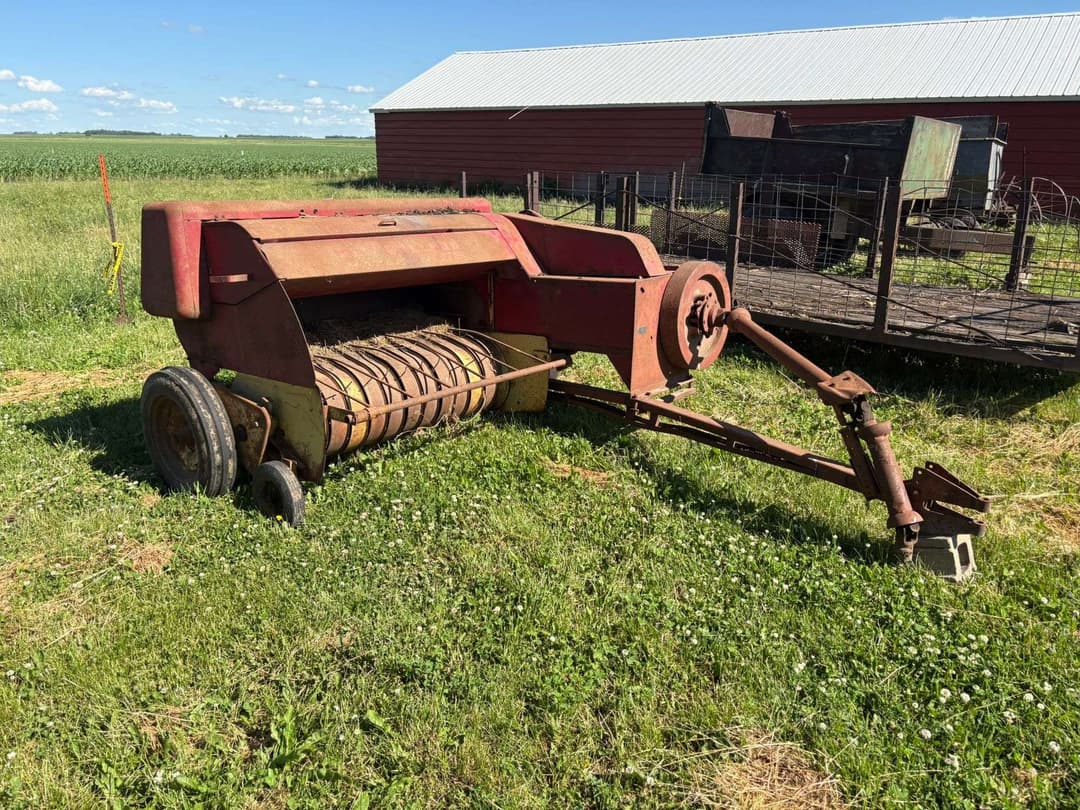 Image of New Holland Hayliner 68 Primary image