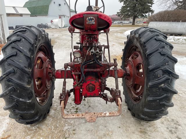 Image of Farmall 350 equipment image 3