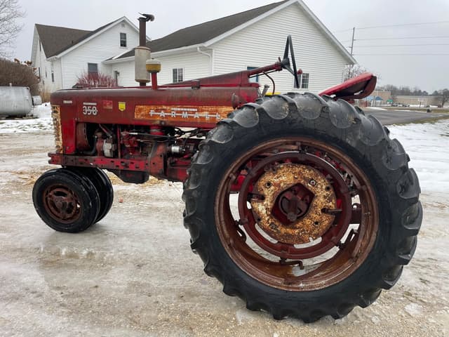 Image of Farmall 350 equipment image 2