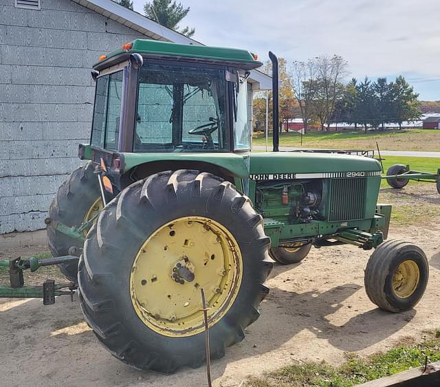 Image of John Deere 2940 equipment image 3