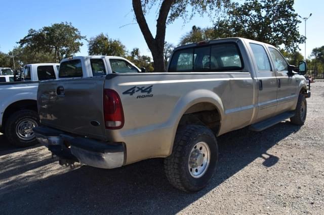 Image of Ford F-350 equipment image 2