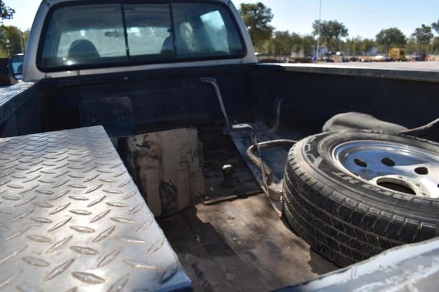 Image of Ford F-350 equipment image 4