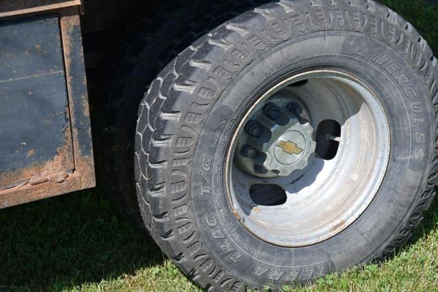 Image of Chevrolet 3500 equipment image 4