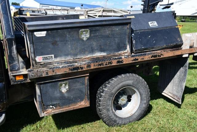 Image of Chevrolet 3500 equipment image 3