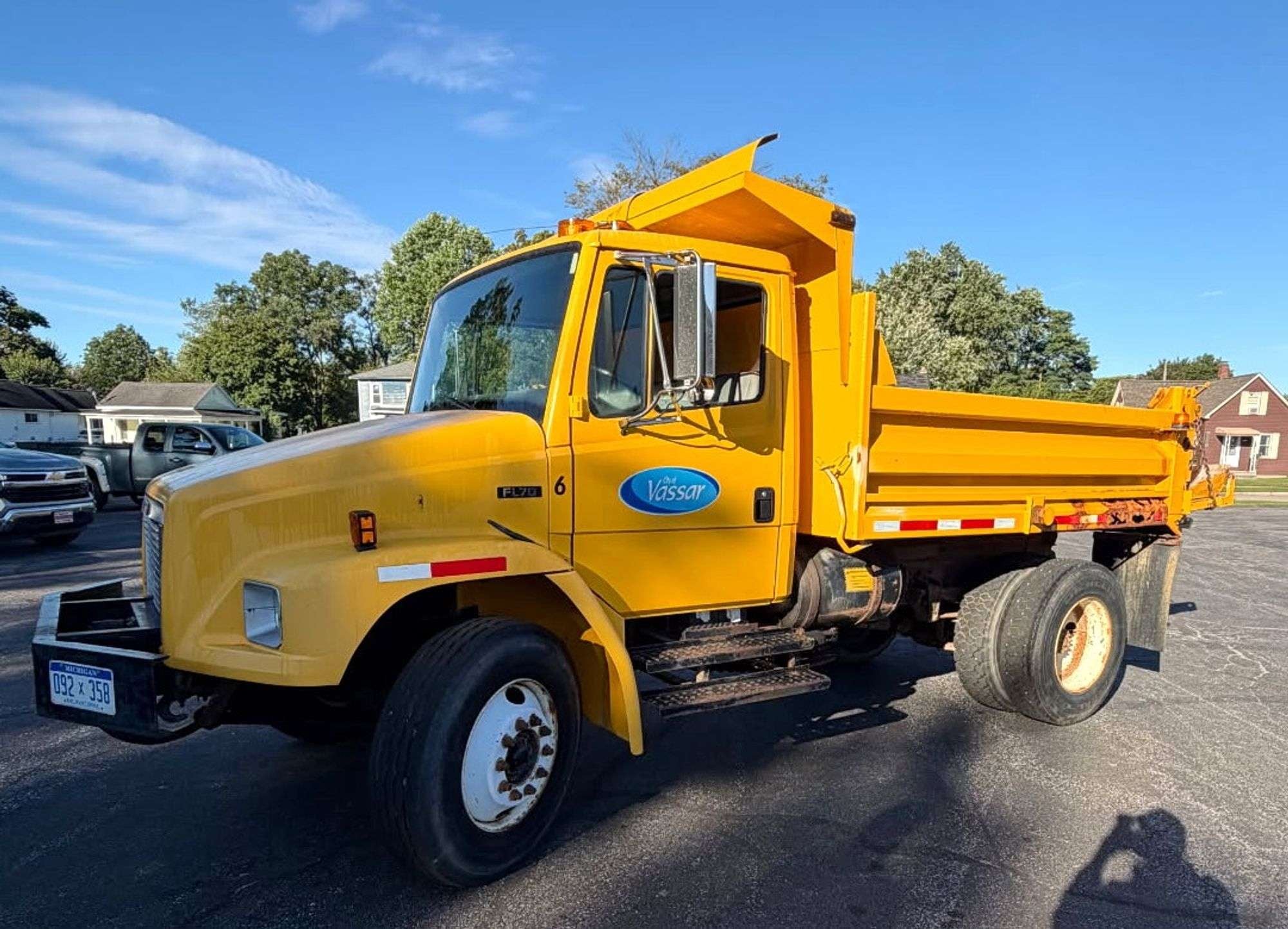 1993 Freightliner FL70 Equipment Image0