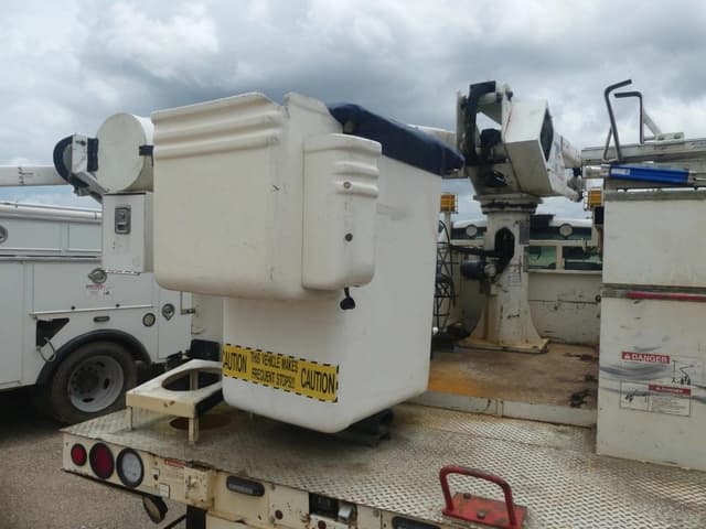 Image of Ford F-550 equipment image 4