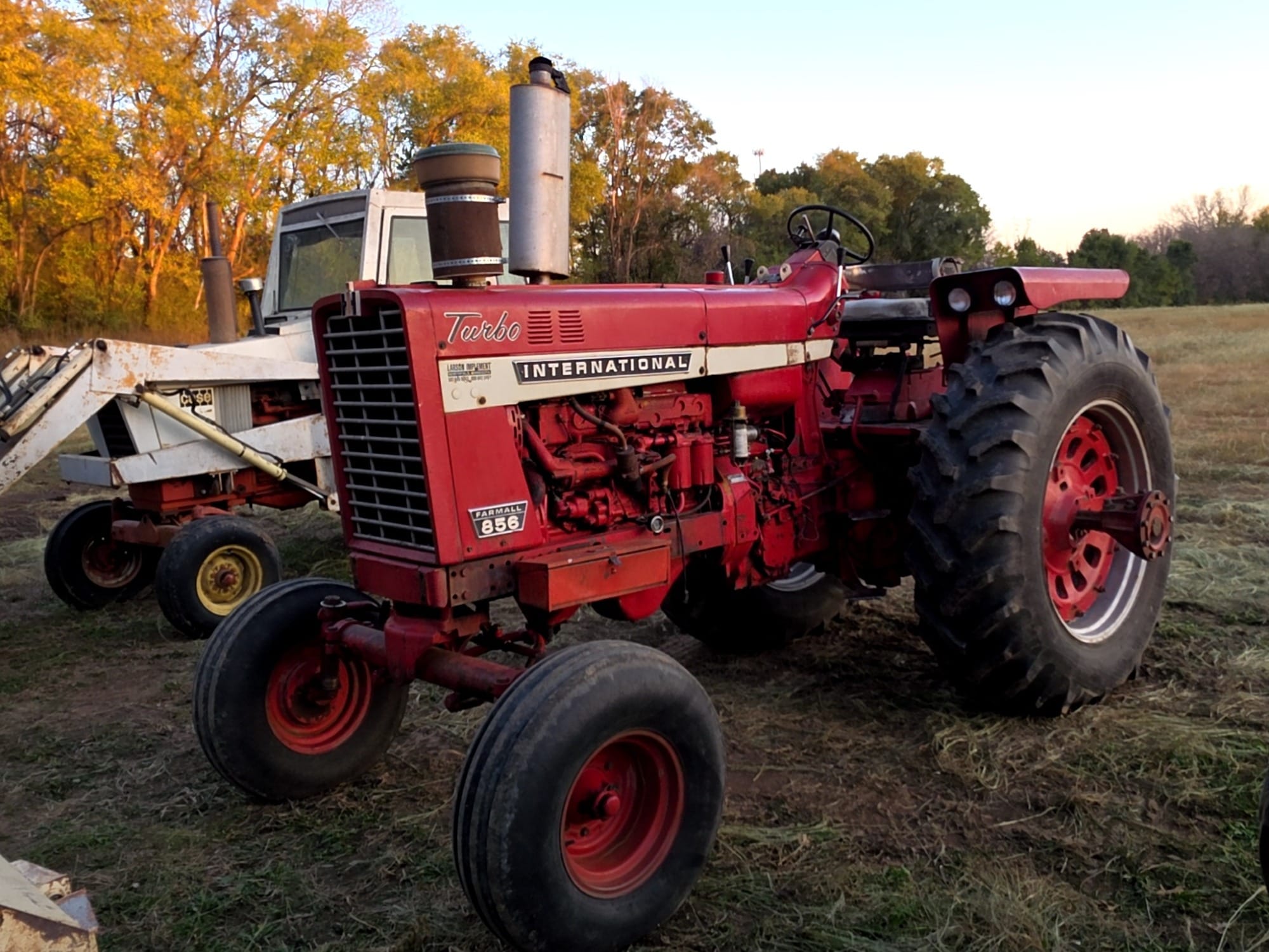 International Harvester 856 Equipment Image0