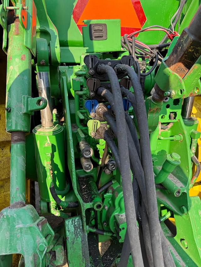 Image of John Deere 8310R equipment image 3