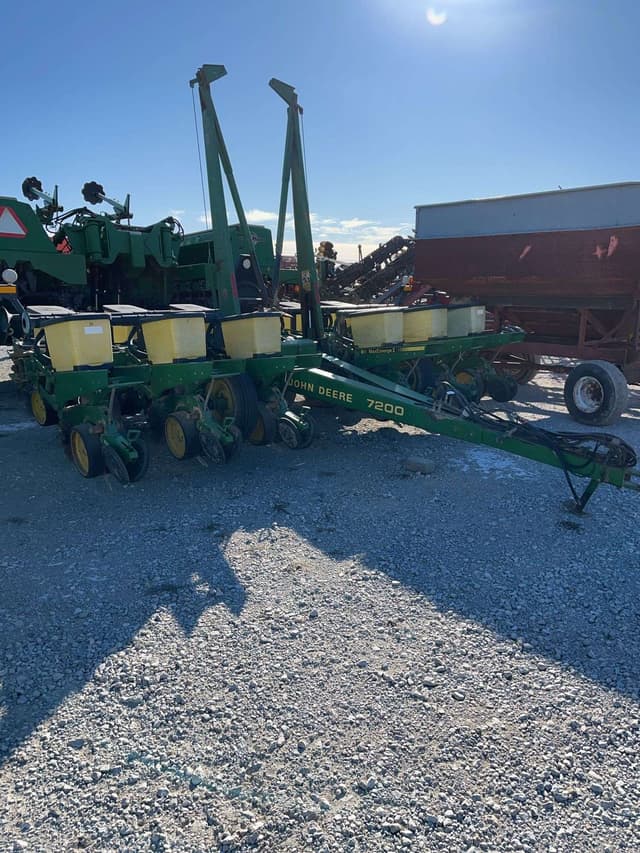 Image of John Deere 7200 equipment image 2