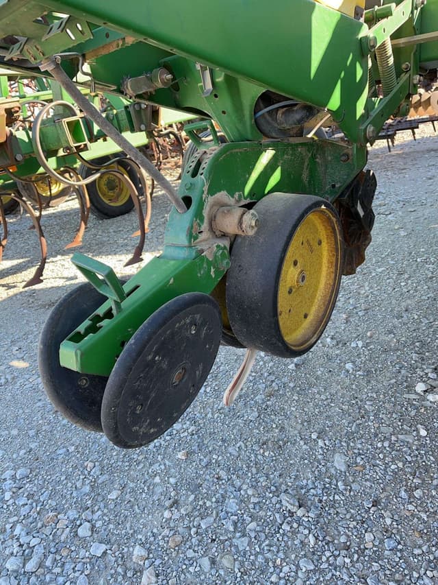 Image of John Deere 7200 equipment image 3