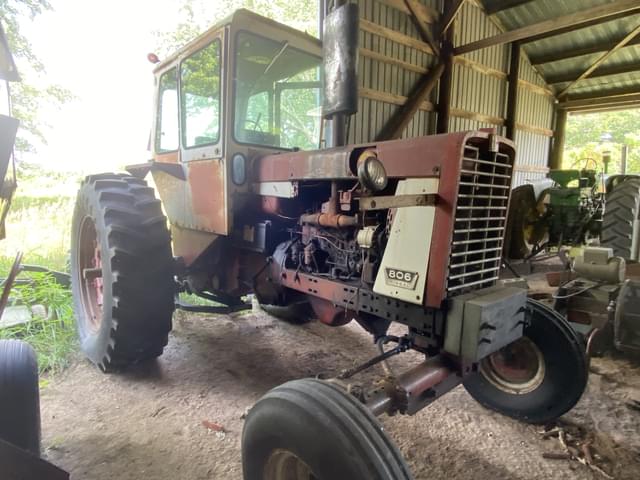 Image of Farmall 806 equipment image 2