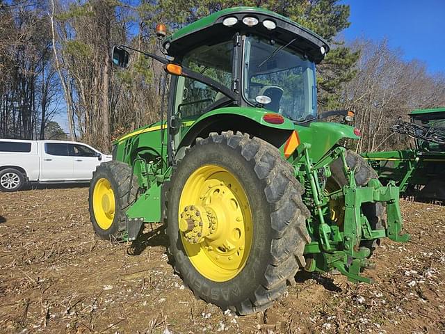 Image of John Deere 8235R equipment image 1