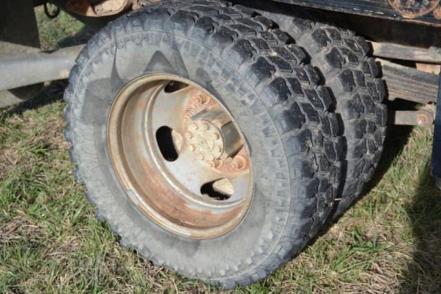 Image of Chevrolet 3500HD equipment image 4